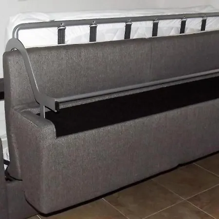 Cozy 16 With Double Bed Sleeper Couch * Split