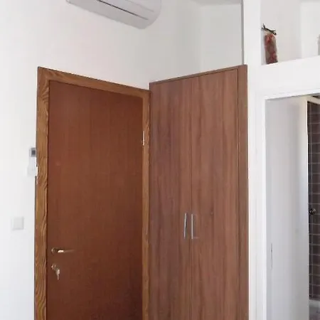 Cozy 16 With Double Bed Sleeper Couch Apartamento